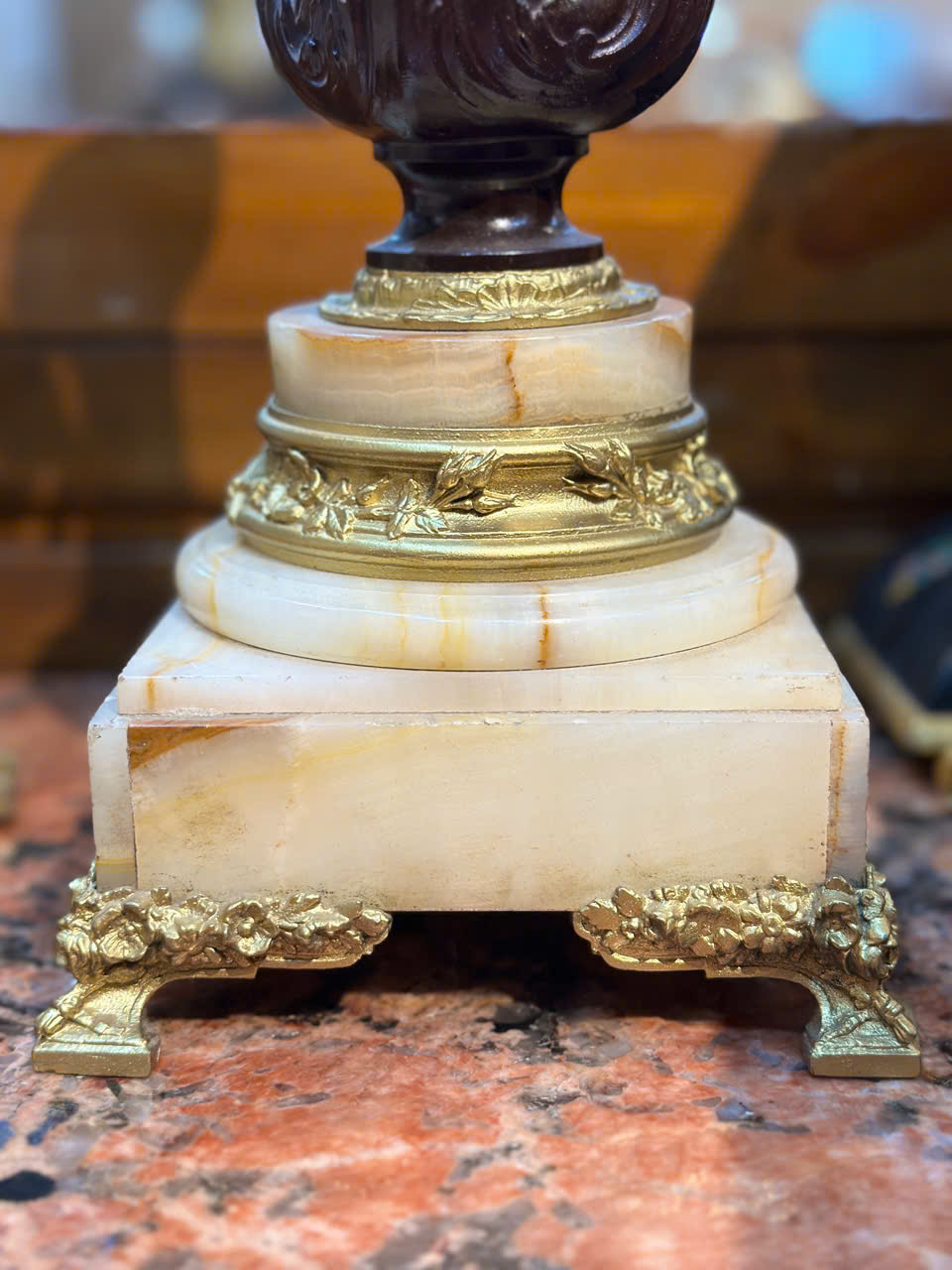 Đồng Hồ Cổ Điển – Biểu Tượng Đẳng Cấp Hoàng Gia